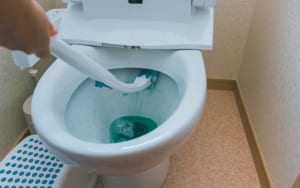 トイレのフチ裏の掃除方法についてご紹介！