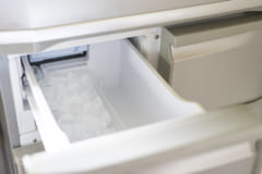 冷蔵庫の製氷機の掃除方法