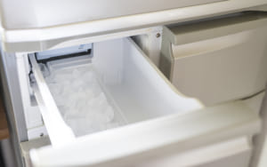 【キッチン掃除】冷蔵庫の製氷機の掃除方法